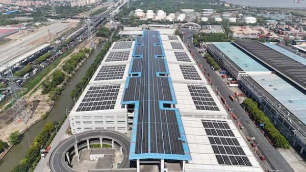 网上配资平台开户 上海外高桥保税物流园区光伏项目首批发电站成功并网发电